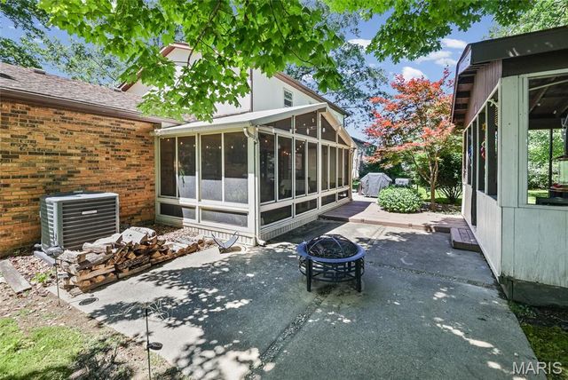15 Moonglow Drive, Belleville, IL 62221