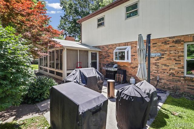15 Moonglow Drive, Belleville, IL 62221