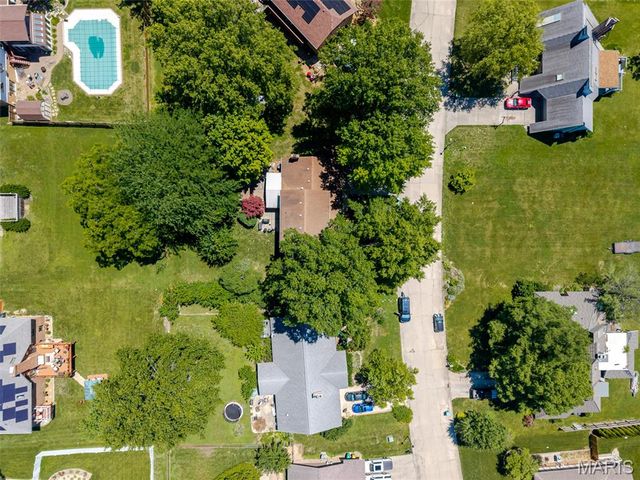 15 Moonglow Drive, Belleville, IL 62221