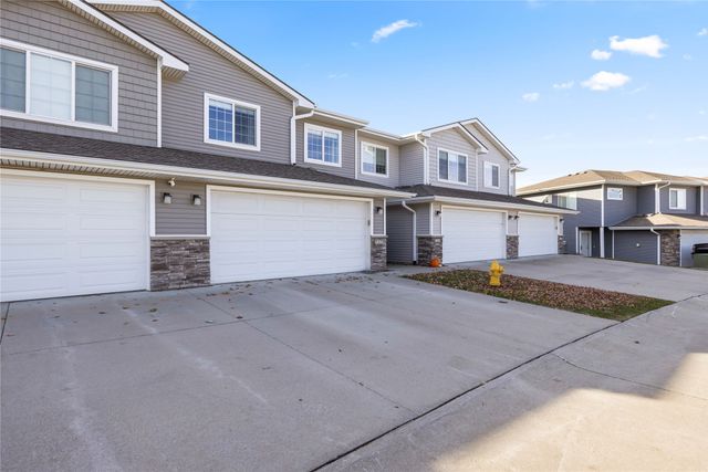717 NE Macey Way, Waukee, IA 50263
