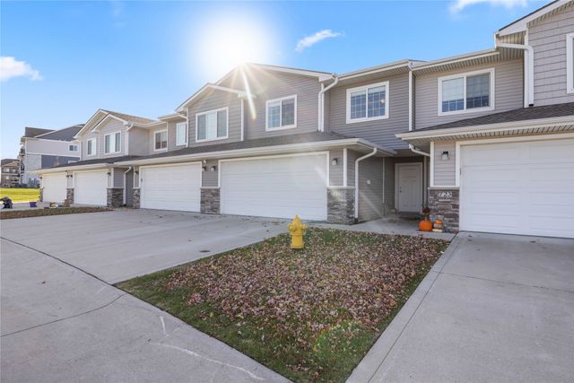 717 NE Macey Way, Waukee, IA 50263