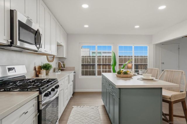 8821 Covina, San Diego, CA 92126