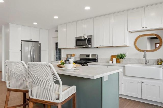 8821 Covina, San Diego, CA 92126