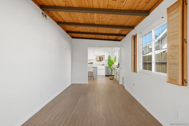 8821 Covina, San Diego, CA 92126