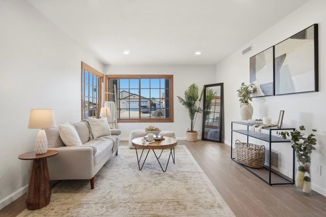 8821 Covina, San Diego, CA 92126