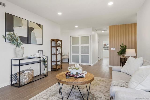 8821 Covina, San Diego, CA 92126