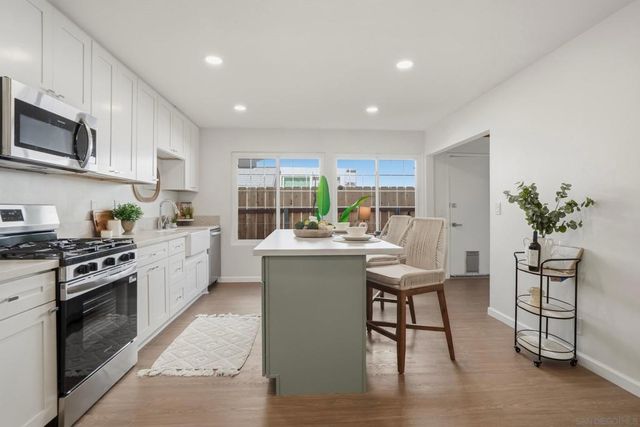 8821 Covina, San Diego, CA 92126