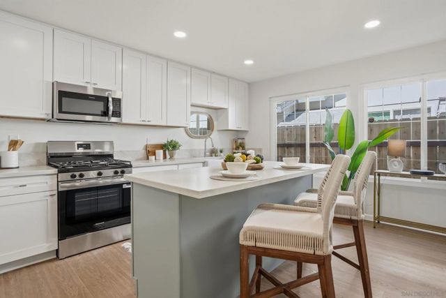 8821 Covina, San Diego, CA 92126