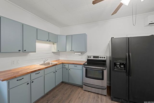 1421 Park St, Kerrville, TX 78028