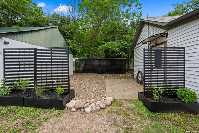 1421 Park St, Kerrville, TX 78028