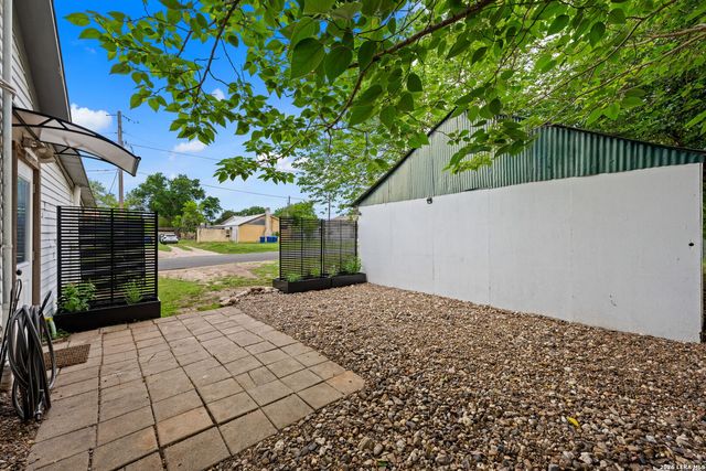 1421 Park St, Kerrville, TX 78028