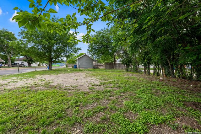 1421 Park St, Kerrville, TX 78028