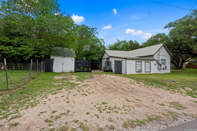 1421 Park St, Kerrville, TX 78028