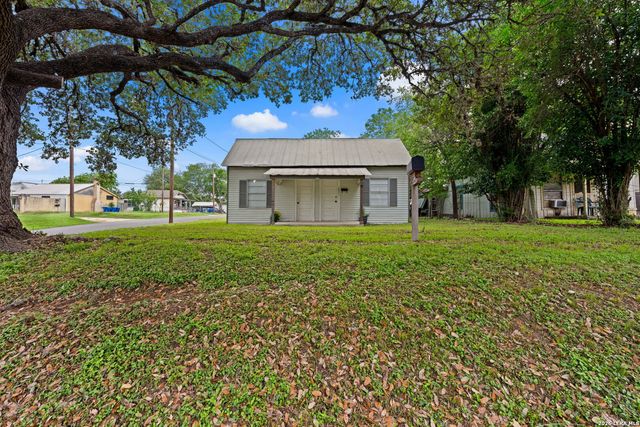 1421 Park St, Kerrville, TX 78028