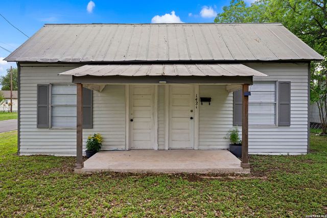 1421 Park St, Kerrville, TX 78028