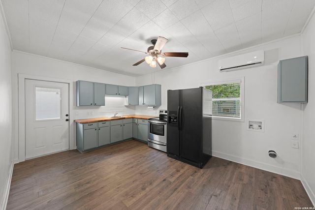 1421 Park St, Kerrville, TX 78028