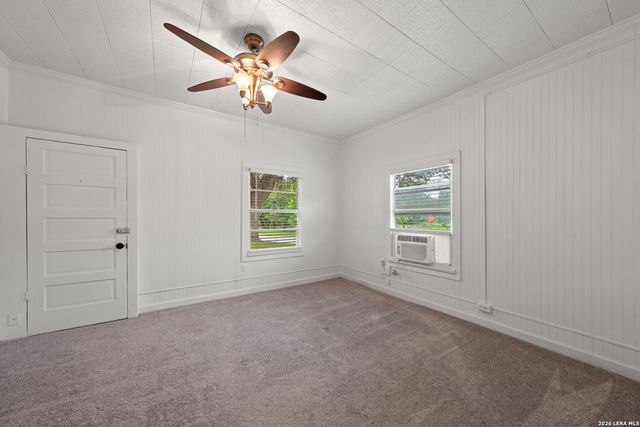 1421 Park St, Kerrville, TX 78028