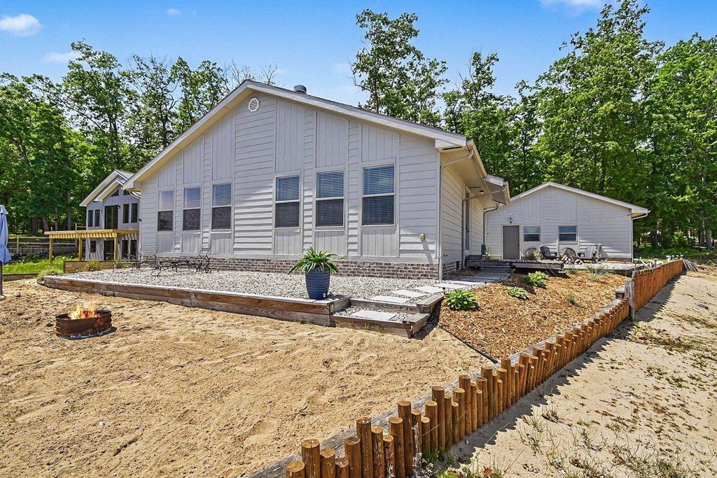 2280 Bliss Lane, Plainfield Twp, MI 48748