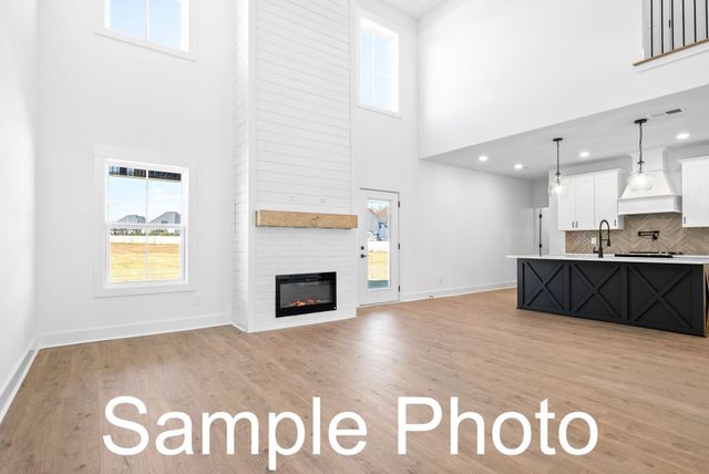 250 Bellshire Dr, Clarksville, TN 37043