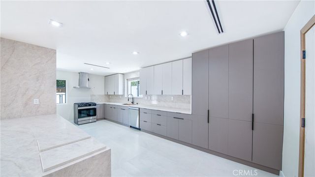 13633 Delano Street, Valley Glen, CA 91401
