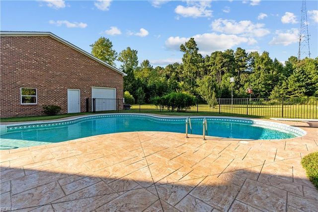 2700 Ballahack RD, Chesapeake, VA 23322