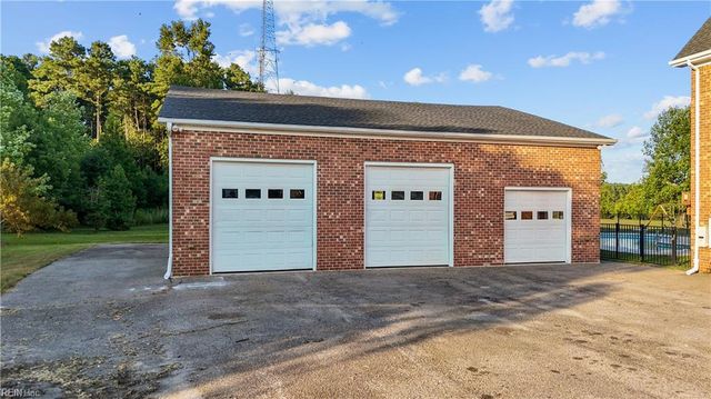 2700 Ballahack RD, Chesapeake, VA 23322