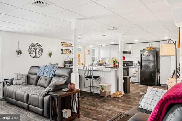 8914 BROOKDALE RD, Breinigsville, PA 18031