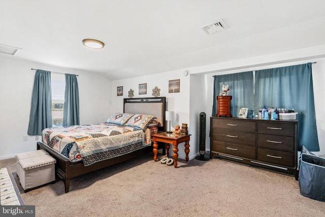 8914 BROOKDALE RD, Breinigsville, PA 18031