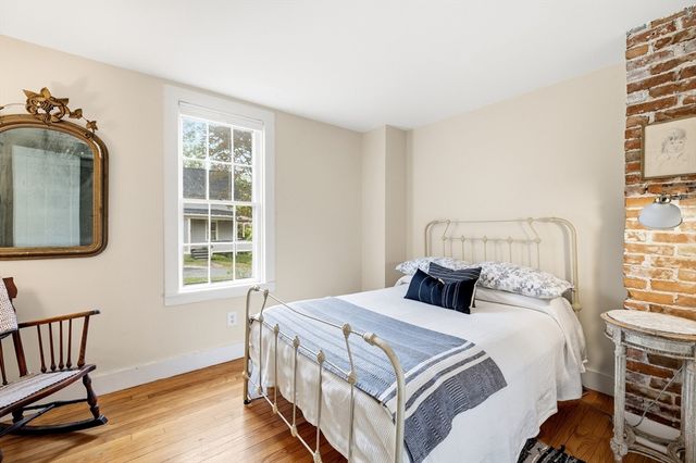 106 Chestnut St, Northampton, MA 01062