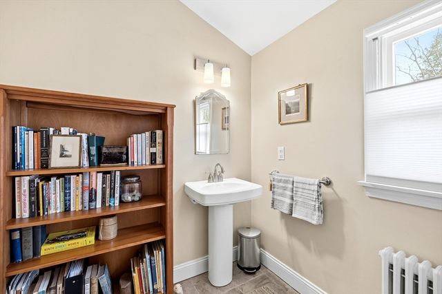 106 Chestnut St, Northampton, MA 01062
