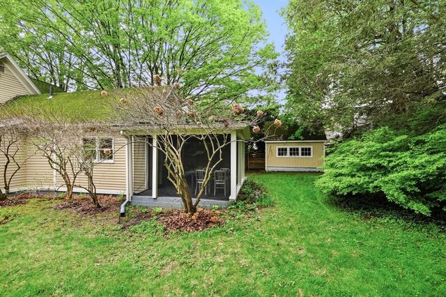 106 Chestnut St, Northampton, MA 01062