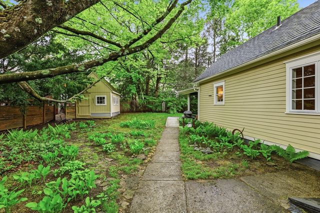 106 Chestnut St, Northampton, MA 01062