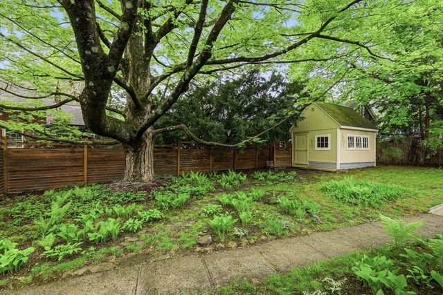106 Chestnut St, Northampton, MA 01062