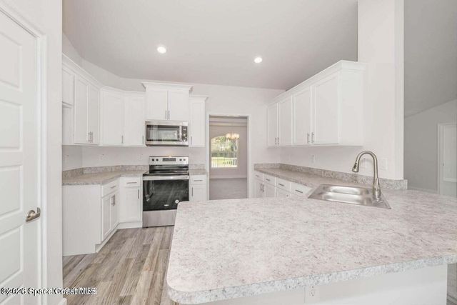 483 Oakleaf Street SW, Palm Bay, FL 32908