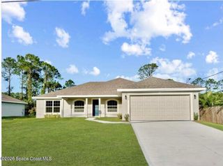 483 Oakleaf Street SW, Palm Bay, FL 32908