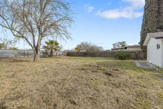 1401 N Williams Street, Hanford, CA 93230