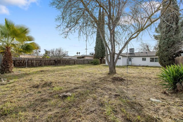 1401 N Williams Street, Hanford, CA 93230