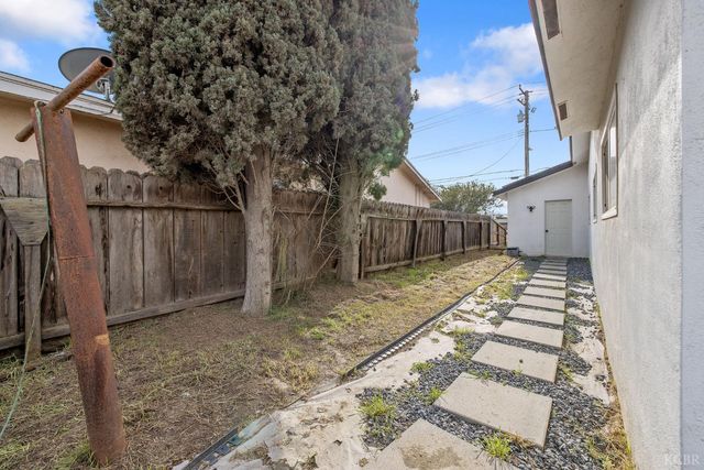 1401 N Williams Street, Hanford, CA 93230