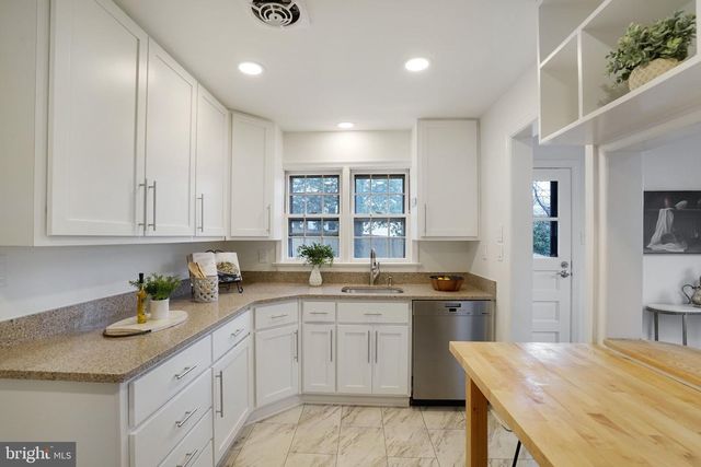 5411 22ND ST N, Arlington, VA 22205