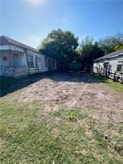 217 Spruce St, Corpus Christi, TX 78408