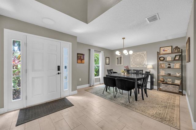 2566 12TH Square SW, Vero Beach, FL 32968
