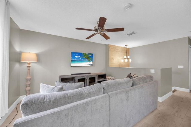 2566 12TH Square SW, Vero Beach, FL 32968