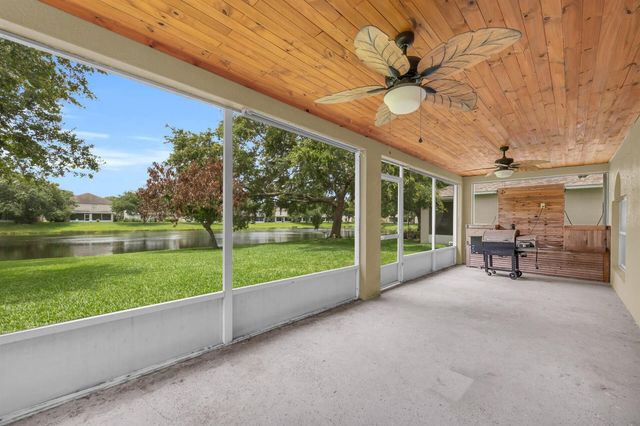 2566 12TH Square SW, Vero Beach, FL 32968