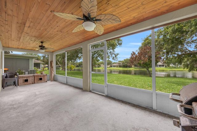 2566 12TH Square SW, Vero Beach, FL 32968