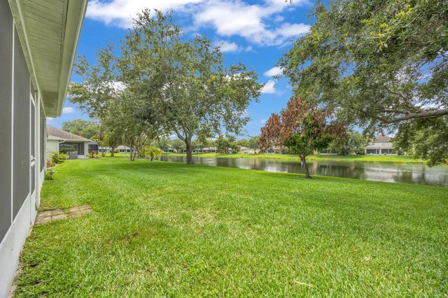 2566 12TH Square SW, Vero Beach, FL 32968