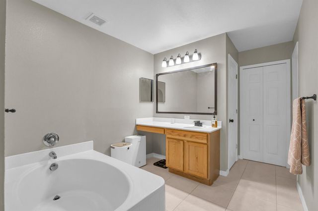 2566 12TH Square SW, Vero Beach, FL 32968