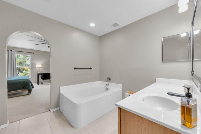 2566 12TH Square SW, Vero Beach, FL 32968