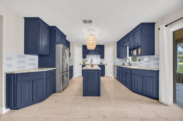 2566 12TH Square SW, Vero Beach, FL 32968