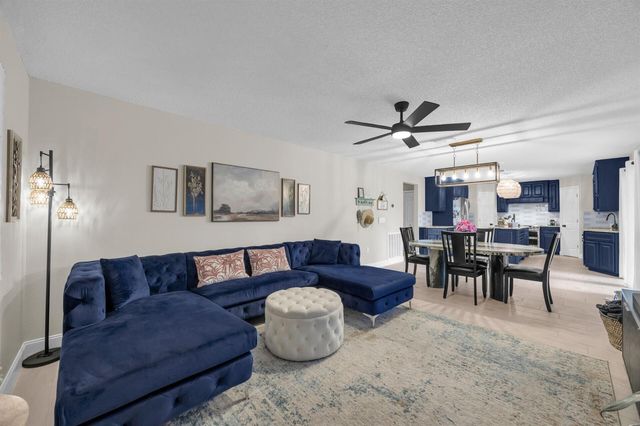 2566 12TH Square SW, Vero Beach, FL 32968