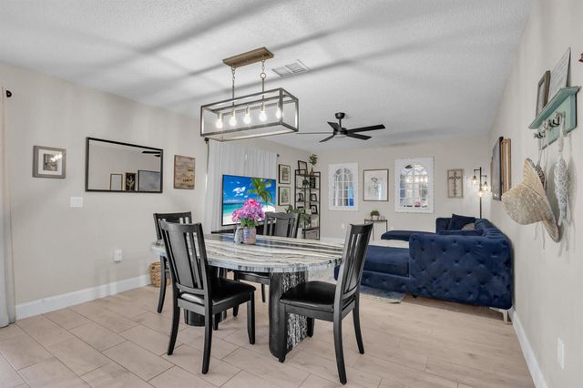 2566 12TH Square SW, Vero Beach, FL 32968